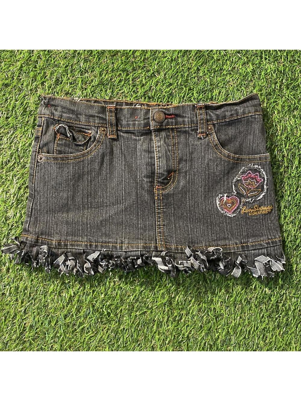 Vintage Y2K Levi Dark wash denim mini skirt with frayed hem